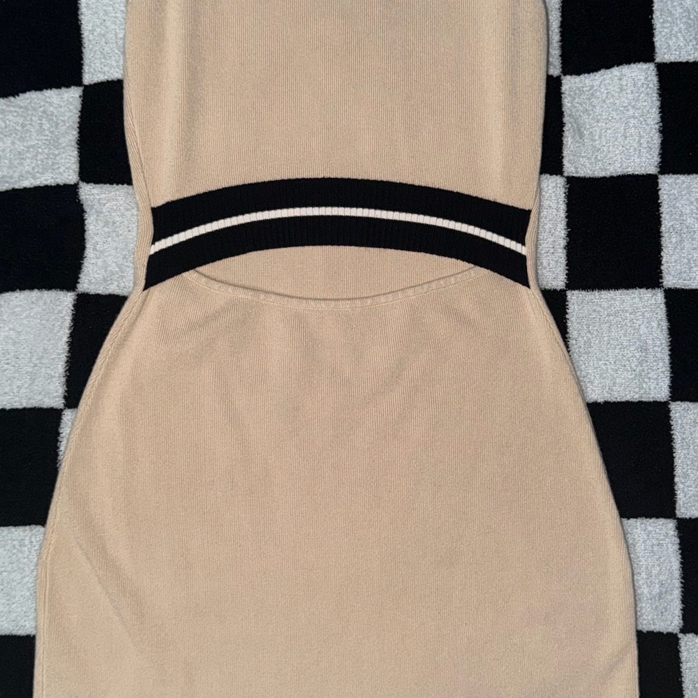 House of Harlow 1960 Nude Midi Bodycon Dress - Picture 4 of 4